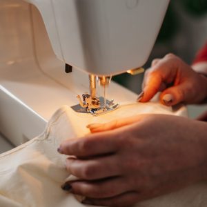 INTRODUCTION TO THE SEWING MACHINE FOR BEGINNERS